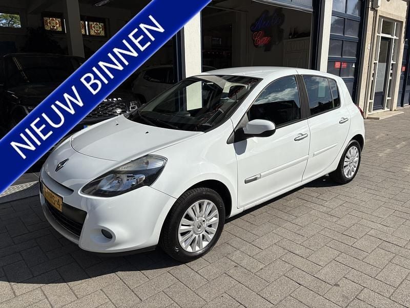 Wit Gebruikt 2010 Renault Clio II Collection Hatchback | € 3.299 (Eerlijke prijs) - Afbeelding 1/4