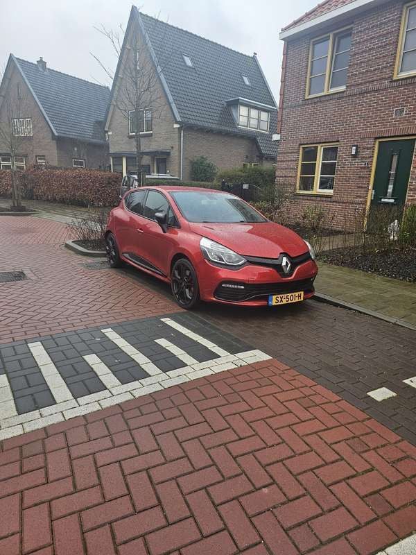 Rood Gebruikt 2013 Renault Clio R.S. R.S. Hatchback | € 9.000 (Eerlijke prijs) - Afbeelding 1/4