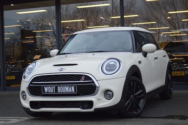 Wit Occasion 2020 Mini Cooper S Hatchback | € 23.900 (Goede deal) - Afbeelding 1/4