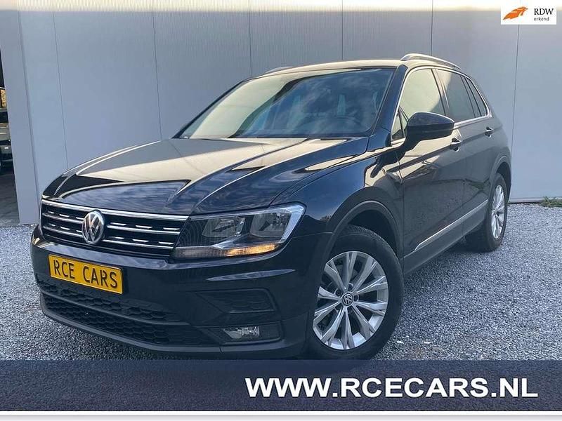 Zwart Gebruikt 2018 VW Tiguan Comfortline SUV | € 25.444 (Super prijs) - Afbeelding 1/4