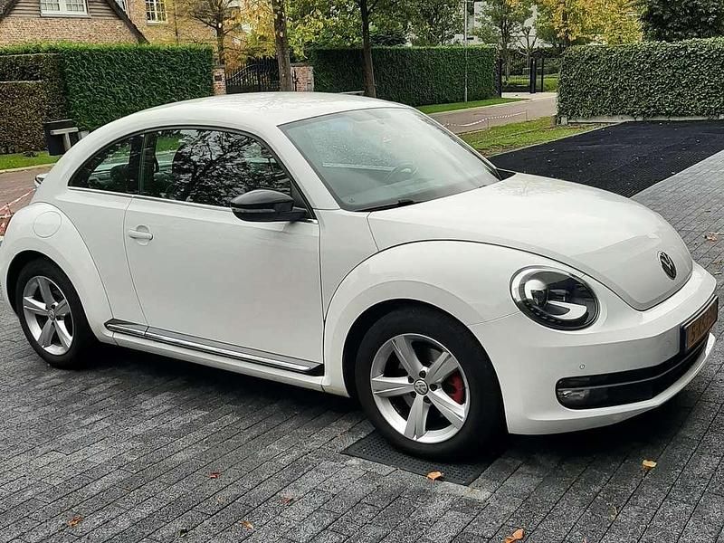 Wit Gebruikt 2014 VW Beetle Sport Hatchback | € 16.750 (Eerlijke prijs) - Afbeelding 1/4