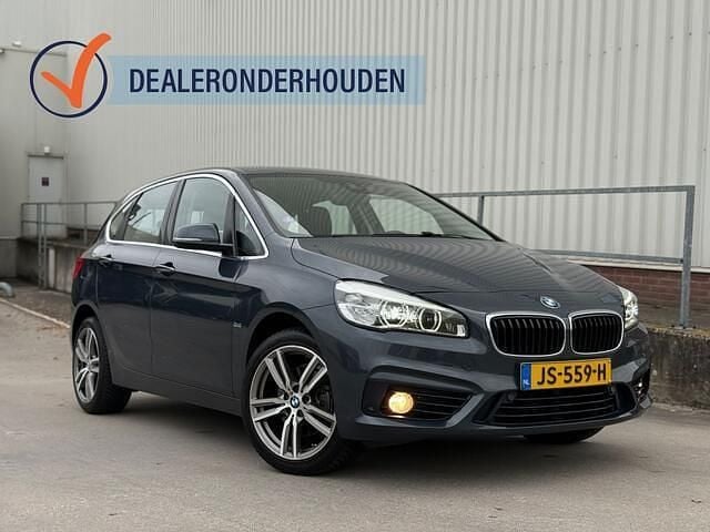 Grijs Gebruikt 2016 BMW 218 Sport Line Stationwagen | € 13.995 (Goede deal) - Afbeelding 1/3