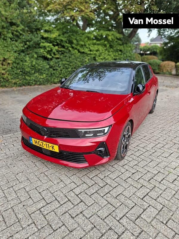 Rood Gebruikt 2022 Opel Astra GS Line Hatchback | € 25.840 - Afbeelding 1/4