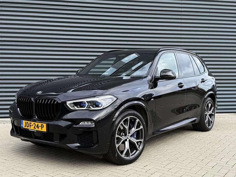 Zwart Occasion 2021 BMW X5 Executive SUV | € 68.540 (Duur) - Afbeelding 1/4