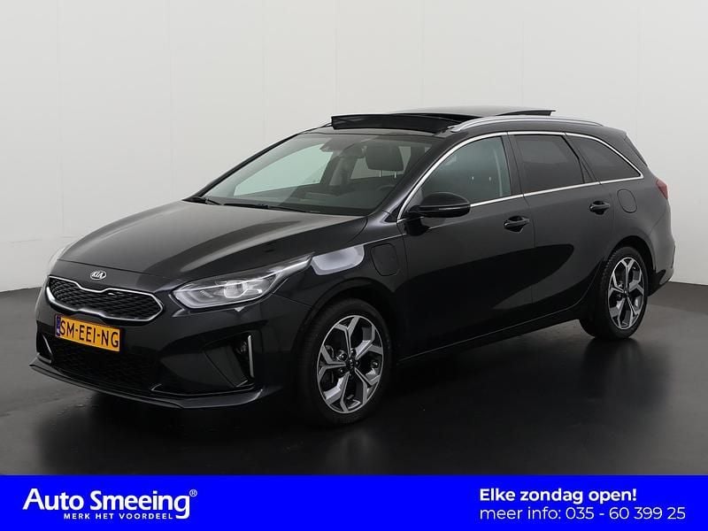 Zwart Gebruikt 2025 Kia Ceed Hatchback | € 23.740 (Super prijs) - Afbeelding 1/4