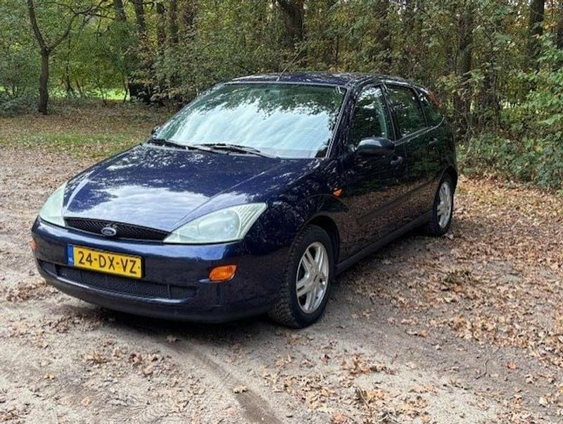 Blauw Gebruikt 2000 Ford Focus Trend Hatchback | € 1.150 (Eerlijke prijs) - Afbeelding 1/4