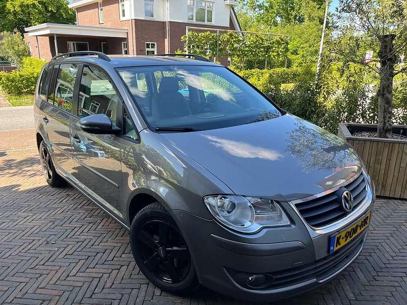 Grijs Gebruikt 2010 VW Touran Trendline MPV | € 5.499 (Goede deal) - Afbeelding 1/4