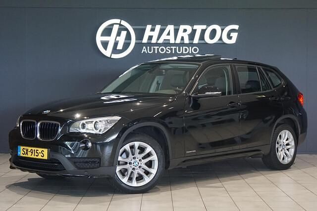 Zwart Gebruikt 2015 BMW X1 Sport Line SUV | € 18.700 (Goede deal) - Afbeelding 1/4