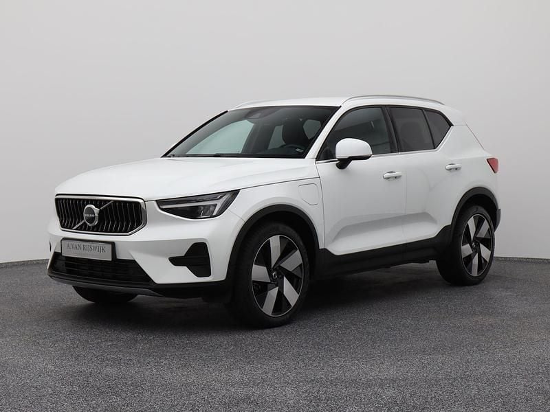 Wit Gebruikt 2023 Volvo XC40 Plus SUV | € 33.200 (Super prijs) - Afbeelding 1/4