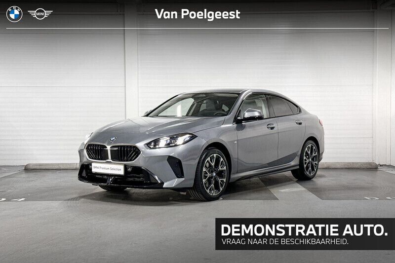 Skyscrapergrau (licht grijs) Gebruikt 2025 BMW 220 M Sport Coupé | € 45.900 (Super prijs) - Afbeelding 1/4