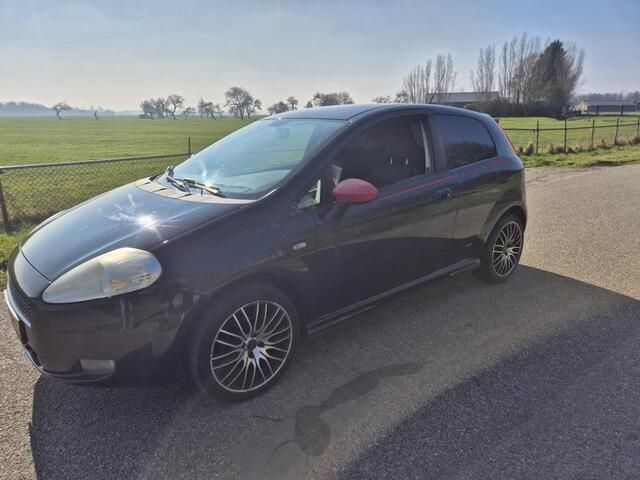 Occasion Fiat Grande Punto 78 PK (57 kW) 2008 Zwart Hatchback