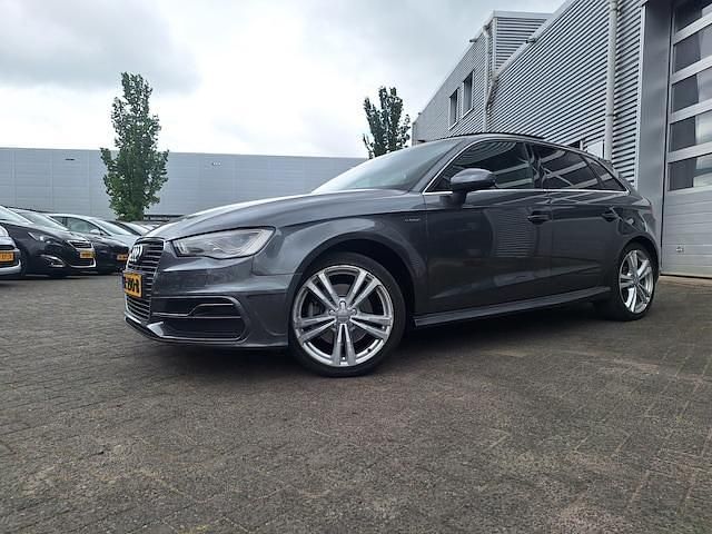 Occasion Audi A3 Sportback e-tron Ambition 2015 Grijs (metallic) Hatchback