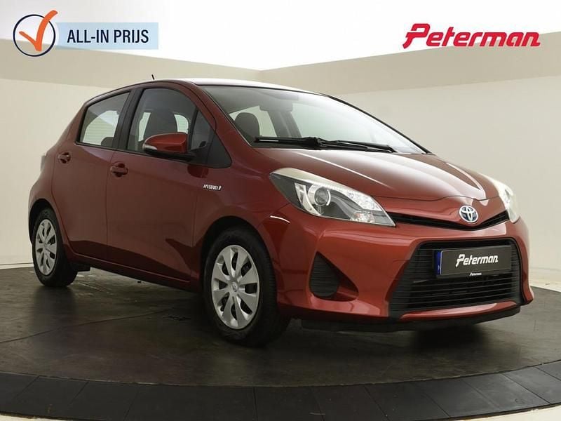 Rood (metallic) Gebruikt 2014 Toyota Yaris Hybrid Active Hatchback | € 12.899 (Eerlijke prijs) - Afbeelding 1/4