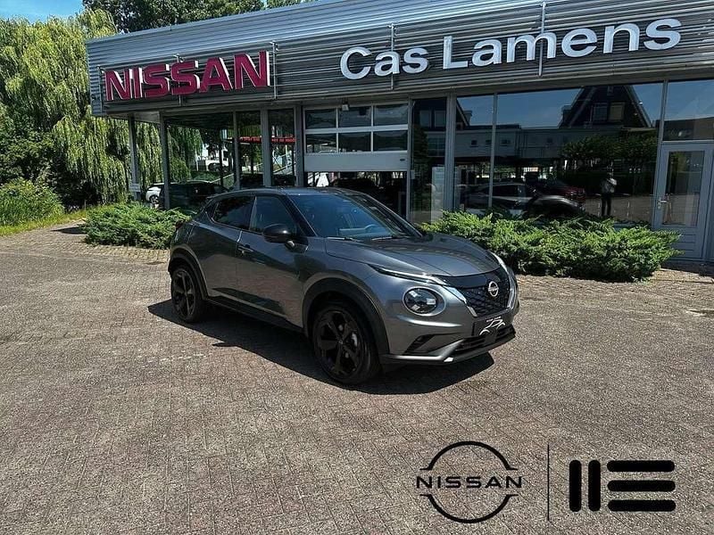 Ceramic grey (grijs parelmoer) Nieuw 2025 Nissan Juke Pack SUV | € 36.950 (Iets duurder) - Afbeelding 1/4