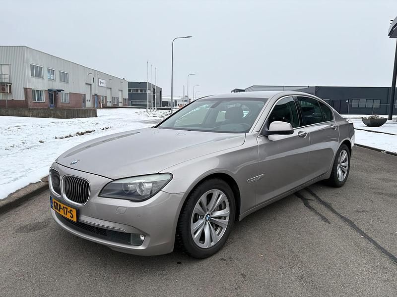 Grijs (metallic) Occasion 2009 BMW 730 Executive Sedan | € 14.950 - Afbeelding 1/4