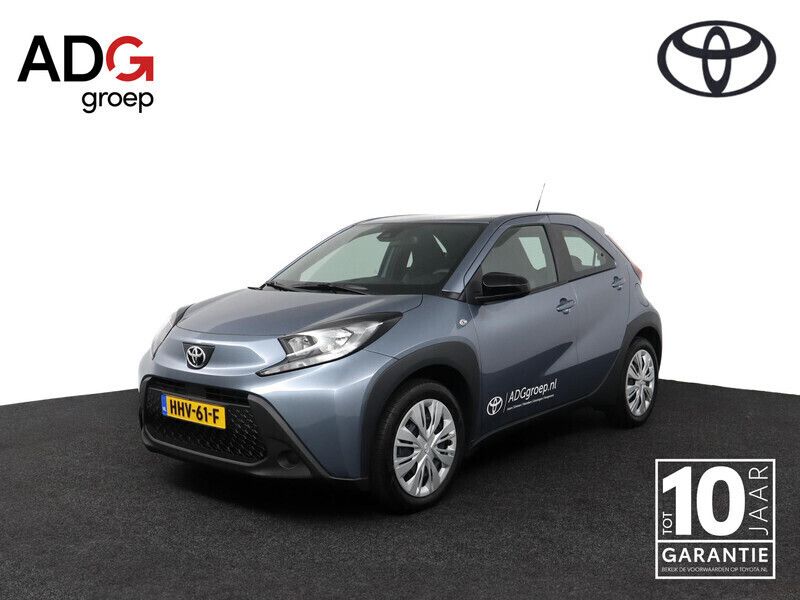 Grijs Gebruikt 2025 Toyota Aygo Play Hatchback | € 19.950 (Eerlijke prijs) - Afbeelding 1/4