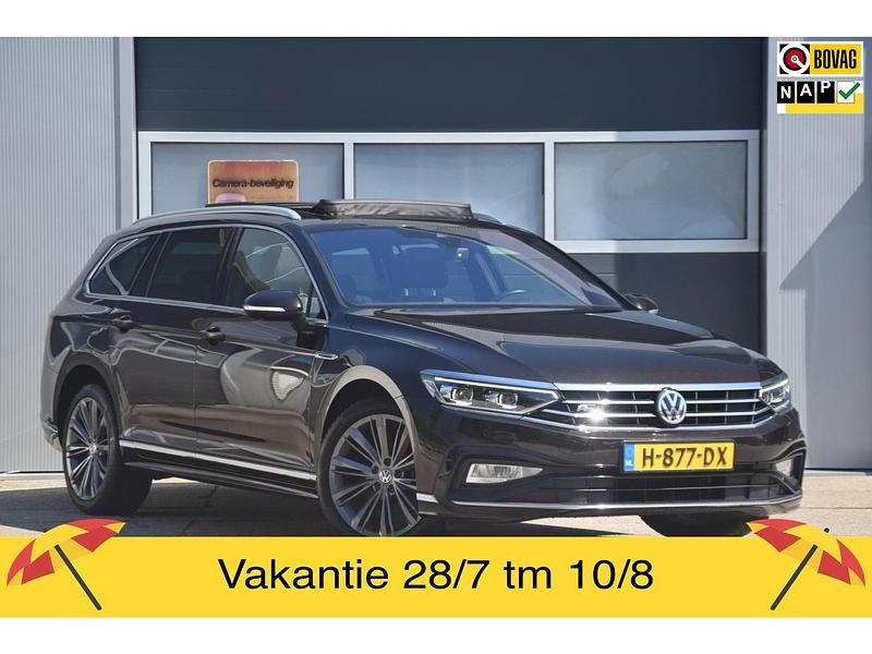 Bruin Gebruikt 2020 VW Passat Business Stationwagen | € 27.950 - Afbeelding 1/4