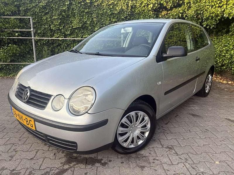 Gebruikt 2003 VW Polo Comfortline Sedan | € 1.399 (Eerlijke prijs) - Afbeelding 1/4