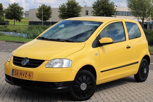 Occasion VW Fox Trendline 54 PK (39 kW) 2009 Geel Hatchback