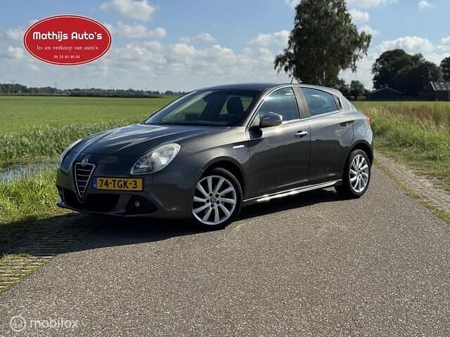 Grijs Gebruikt 2012 Alfa Romeo Giulietta Distinctive Hatchback | € 4.950 (Eerlijke prijs) - Afbeelding 1/4