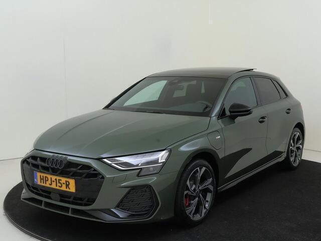 Groen Gebruikt 2025 Audi A3 Sportback Competition Hatchback | € 52.950 - Afbeelding 1/4