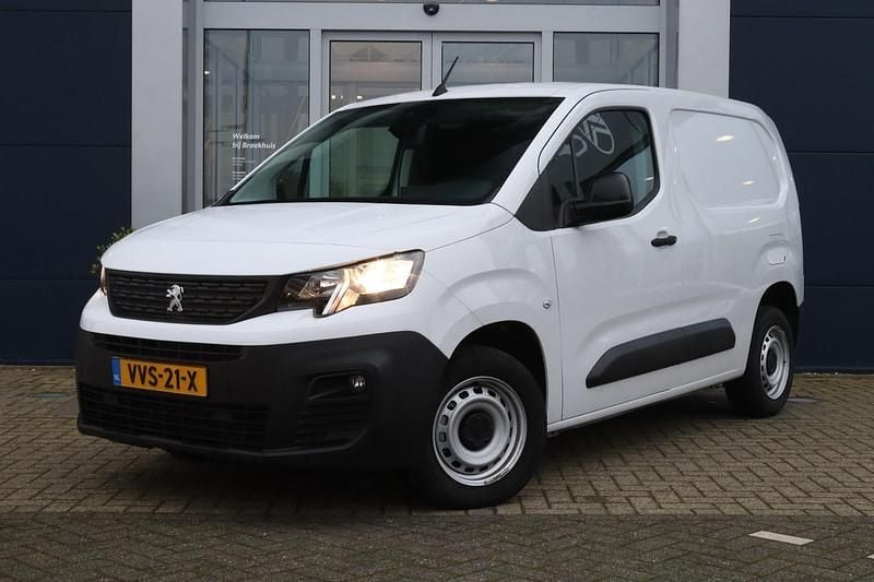 Wit Gebruikt 2023 Peugeot Partner S MPV | € 14.900 (Eerlijke prijs) - Afbeelding 1/4