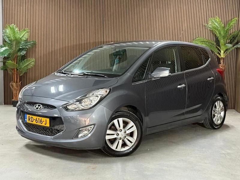 Grijs Occasion 2011 Hyundai ix20 Hatchback | € 4.750 (Eerlijke prijs) - Afbeelding 1/4