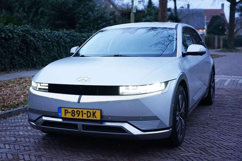 Zilver Occasion 2022 Hyundai Ioniq Hatchback | € 28.900 (Eerlijke prijs) - Afbeelding 1/4