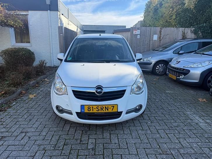 Wit Occasion 2011 Opel Agila Edition Hatchback | € 3.250 - Afbeelding 1/4