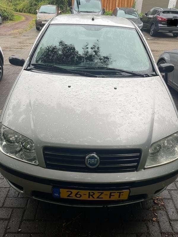 Grijs Gebruikt 2005 Fiat Punto Dynamic Hatchback | € 1.100 (Eerlijke prijs) - Afbeelding 1/4