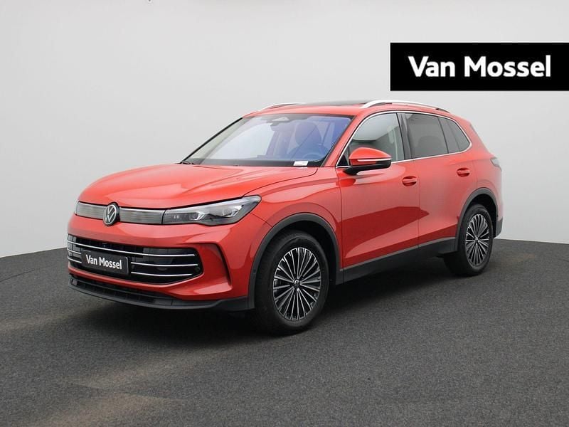 Rood Gebruikt 2024 VW Tiguan Elegance SUV | € 48.900 (Eerlijke prijs) - Afbeelding 1/4