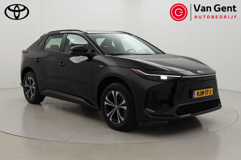 Zwart Nieuw 2025 Toyota bZ4X Active SUV | € 39.999 - Afbeelding 1/4