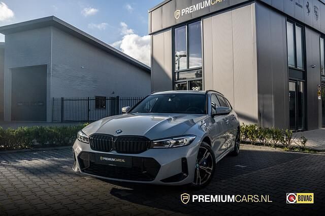 Grijs Gebruikt 2024 BMW 330 M Sport Stationwagen | € 48.750 (Eerlijke prijs) - Afbeelding 1/4