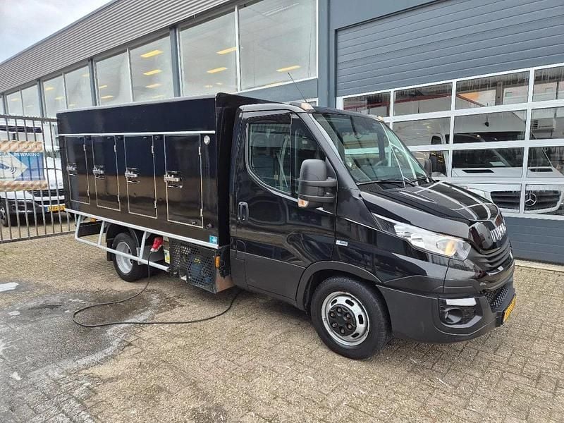 Zwart Occasion 2018 Iveco Daily Cabriolet | € 24.950 (Eerlijke prijs) - Afbeelding 1/4