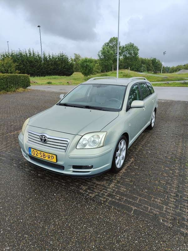 Groen Gebruikt 2005 Toyota Avensis Executive Stationwagen | € 3.399 (Iets duurder) - Afbeelding 1/4