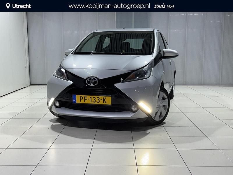 Occasion Toyota Aygo X-play 69 PK (50 kW) 2017 Grijs Hatchback