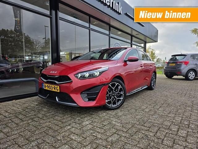 Rood Gebruikt 2022 Kia ProCeed GT-Line Hatchback | € 25.485 (Goede deal) - Afbeelding 1/4