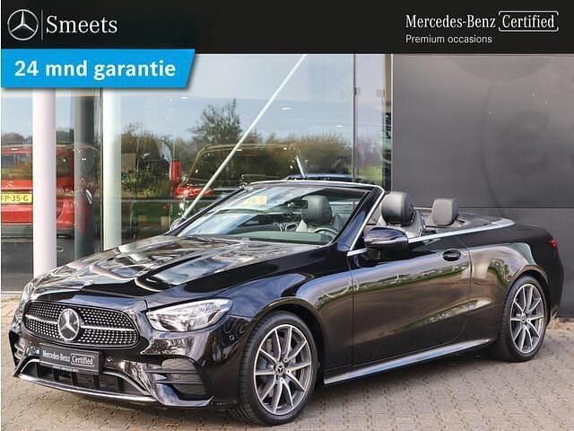 Zwart Gebruikt 2021 Mercedes E200 AMG line Cabriolet | € 51.888 (Eerlijke prijs) - Afbeelding 1/4