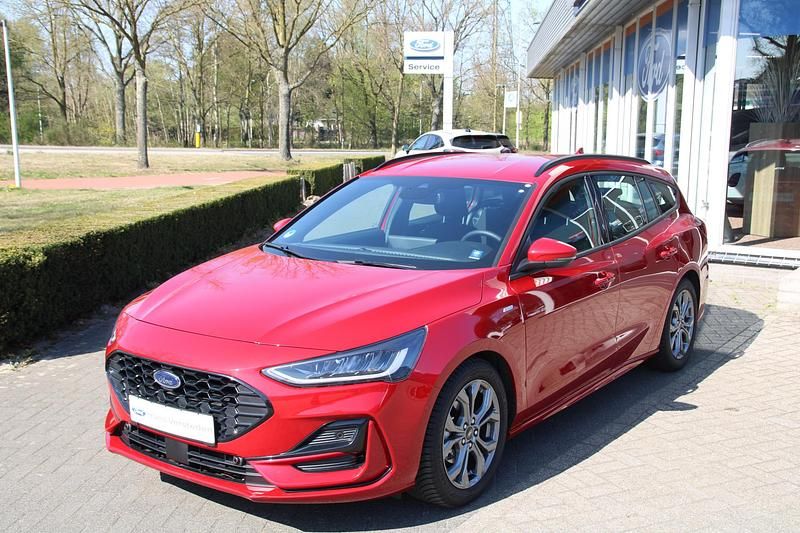Rood Gebruikt 2024 Ford Focus ST Stationwagen | € 30.950 (Duur) - Afbeelding 1/4