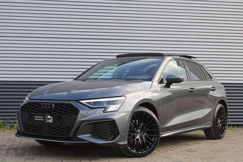 Grijs Gebruikt 2022 Audi A3 Sportback e-tron S-Line Hatchback | € 33.950 (Iets duurder) - Afbeelding 1/4