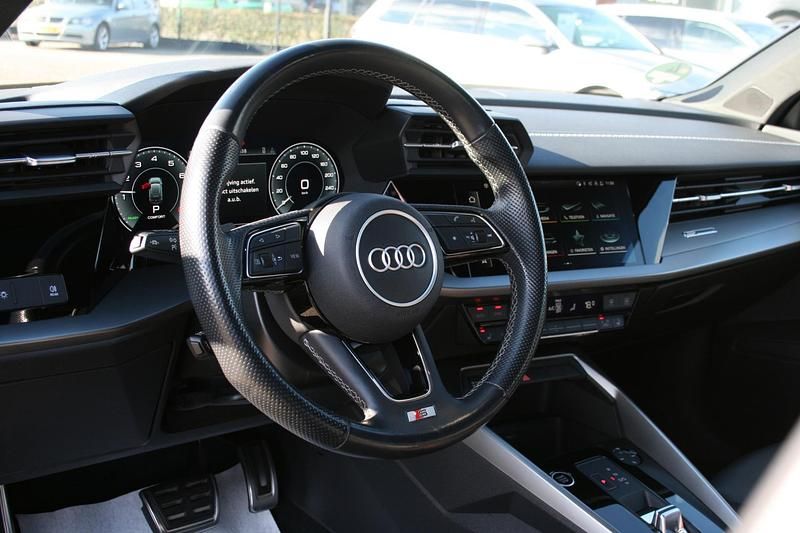 Occasion Audi A3 Sportback e-tron S-Line 2025 Zwart Hatchback