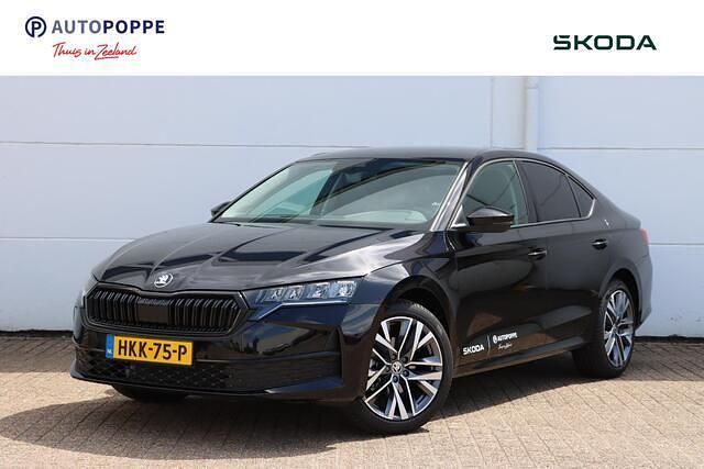 Zwart Gebruikt 2025 Skoda Octavia First Edition Hatchback | € 34.750 (Eerlijke prijs) - Afbeelding 1/4