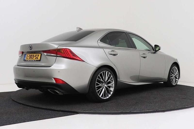 Occasion Lexus IS300h Luxury Line 223 PK (164 kW) 2019 Grijs Sedan