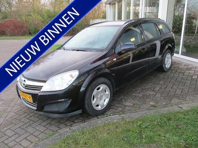 Zwart (metallic) Gebruikt 2008 Opel Astra Business Stationwagen | € 1.260 (Eerlijke prijs) - Afbeelding 1/4