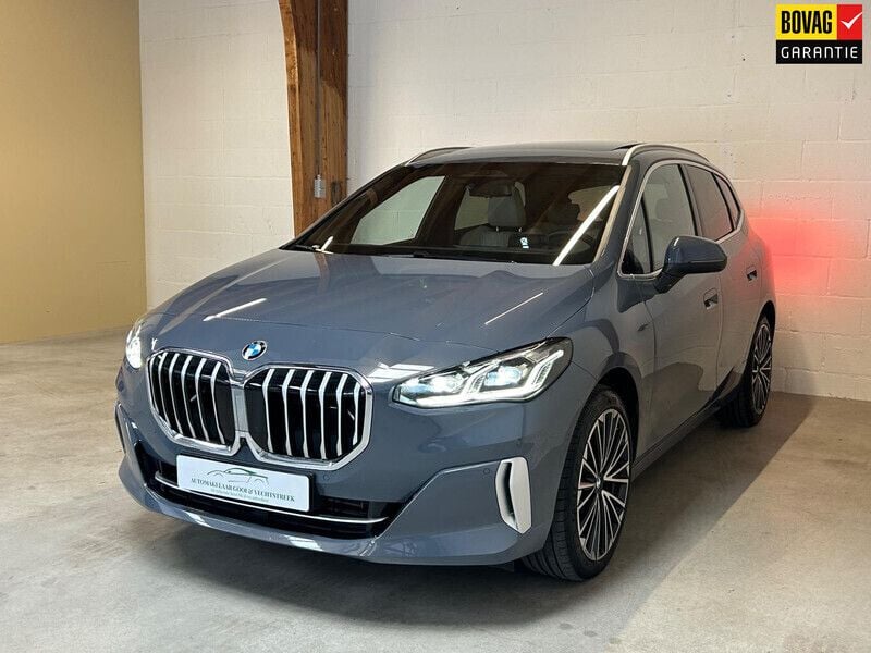 Grijs Gebruikt 2022 BMW 218 Luxury Line Stationwagen | € 34.995 - Afbeelding 1/4