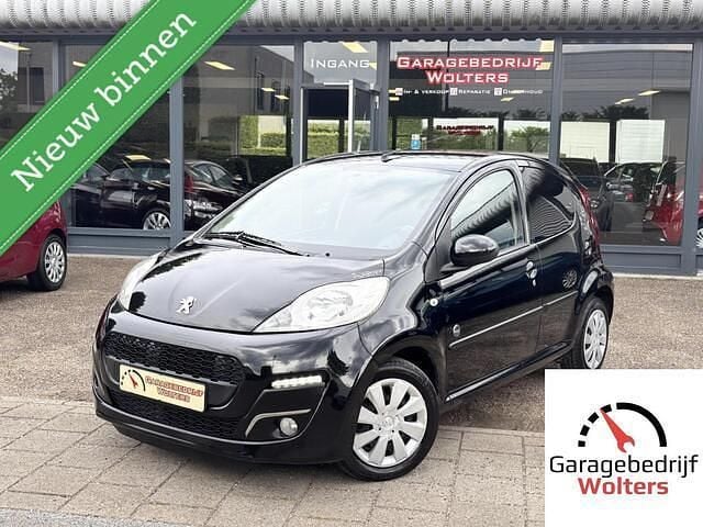 Zwart Gebruikt 2012 Peugeot 107 Envy Hatchback | € 4.650 (Eerlijke prijs) - Afbeelding 1/4