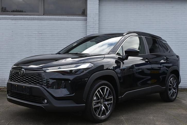 Zwart Nieuw 2025 Toyota Corolla Cross SUV | € 42.999 (Eerlijke prijs) - Afbeelding 1/4
