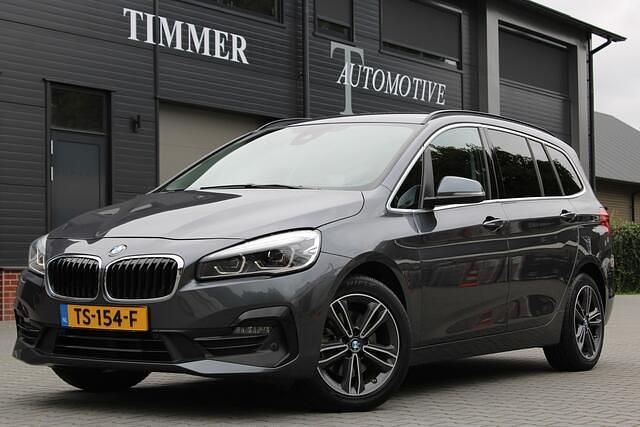 Grijs Gebruikt 2018 BMW 218 Executive Stationwagen | € 19.800 (Iets duurder) - Afbeelding 1/4