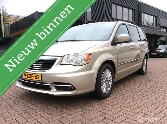 Grijs Gebruikt 2014 Lancia Voyager Silver MPV | € 11.900 - Afbeelding 1/4