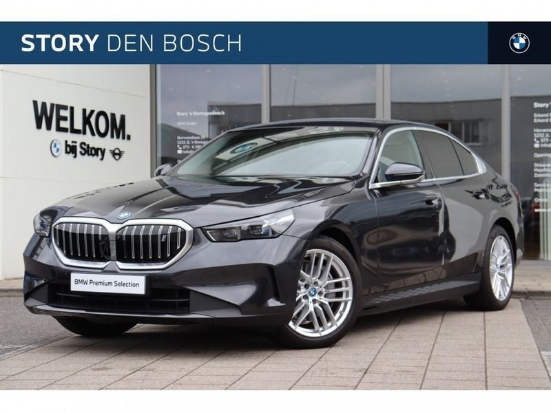 Saphirschwarz (donker zwart metallic) Gebruikt 2025 BMW i5 Shadowline Sedan | € 79.950 - Afbeelding 1/4